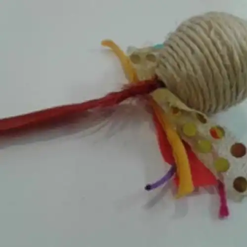 DM PELOTA DE SISAL CON PLUMA