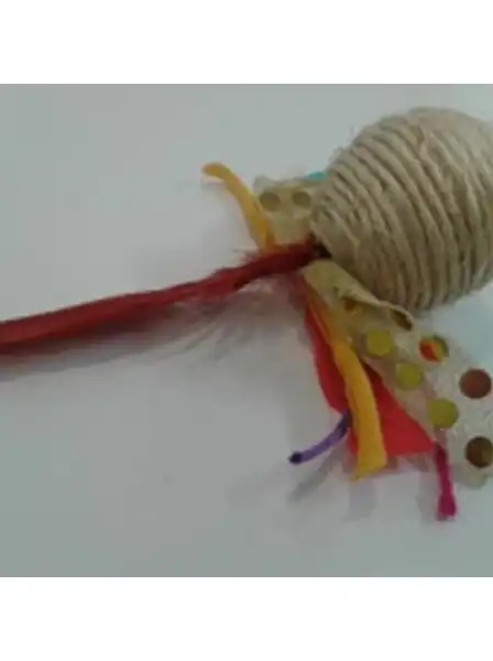 DM PELOTA DE SISAL CON PLUMA